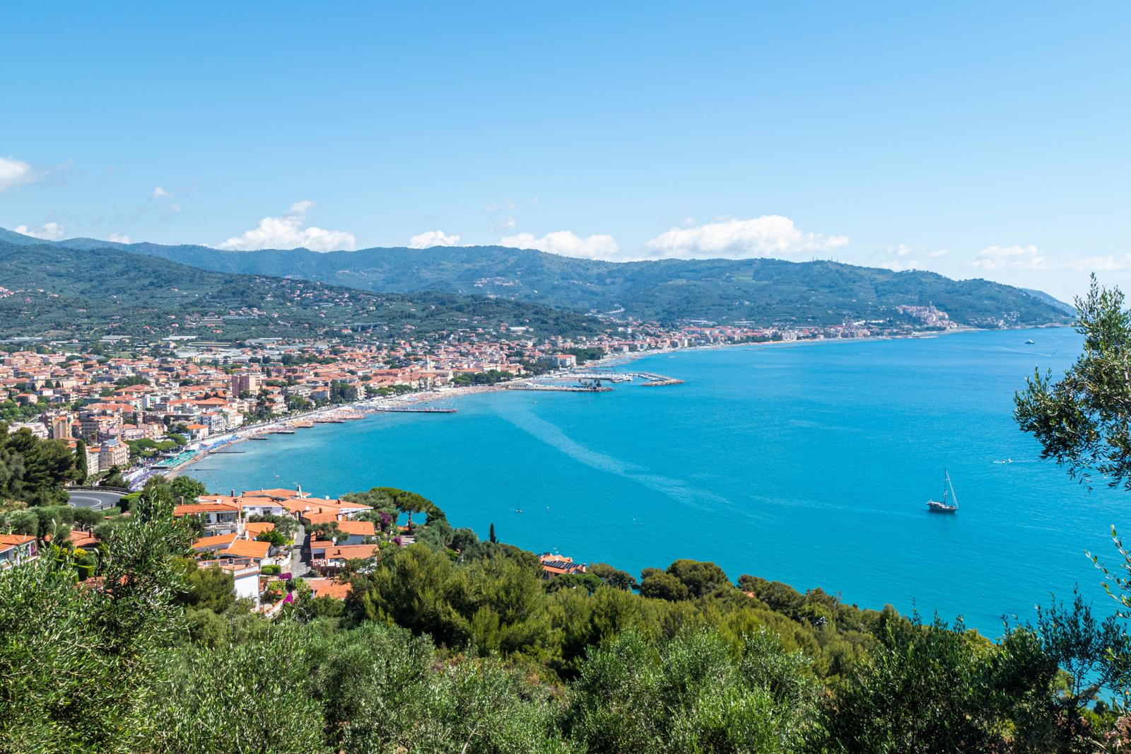 Esplorando il Mar Ligure: un viaggio incantevole tra mare e cultura