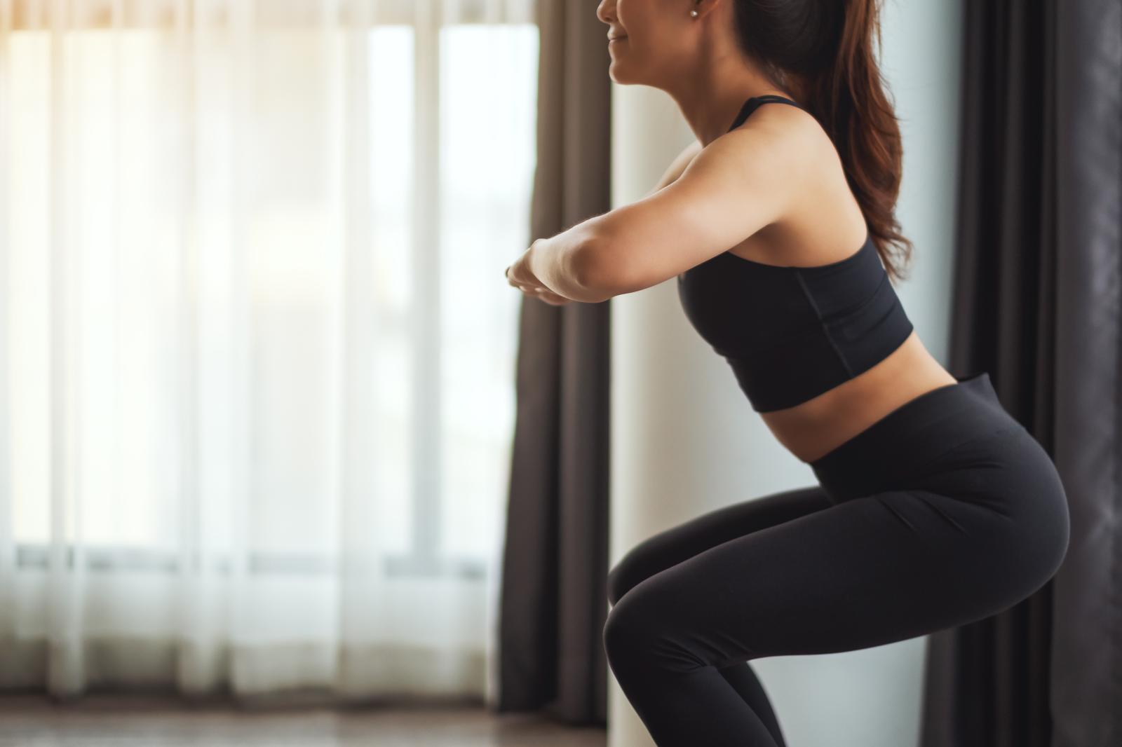 Sissy squat: il segreto per gambe toniche e glutei scolpiti in pochi minuti al giorno